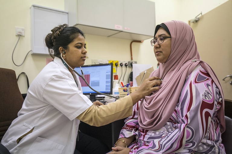 medical officer examing an asthma patient